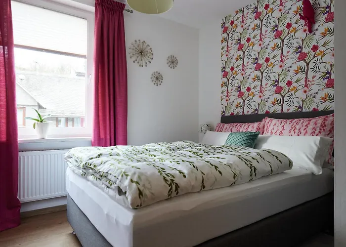 Apartment Upland-flair Waldpfad Mit Einzigartigem Berggarten Im Zentrum!