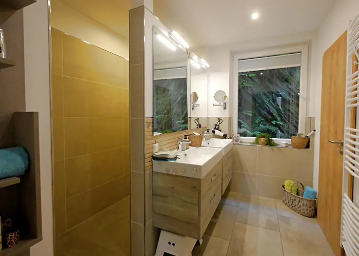 Upland-flair Waldpfad Mit Einzigartigem Berggarten Im Zentrum! *