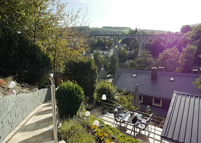 Upland-flair Waldpfad Mit Einzigartigem Berggarten Im Zentrum!